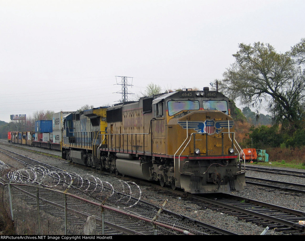 UP 4645 sits in the CSX intermodal yard